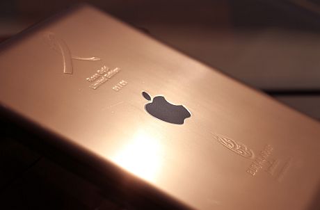 Dubai Hotel Offers Gold iPads For Their Customers