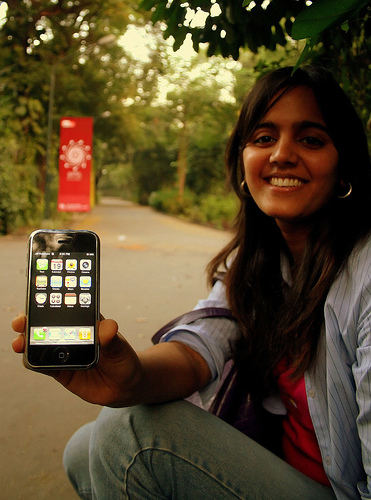 Apple Reintroduces  iPhone 4 16GB in India For Only Rs. 31,800